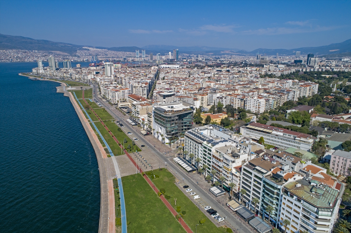 Yasak sonrası İzmir hayalet şehre dönüştü!