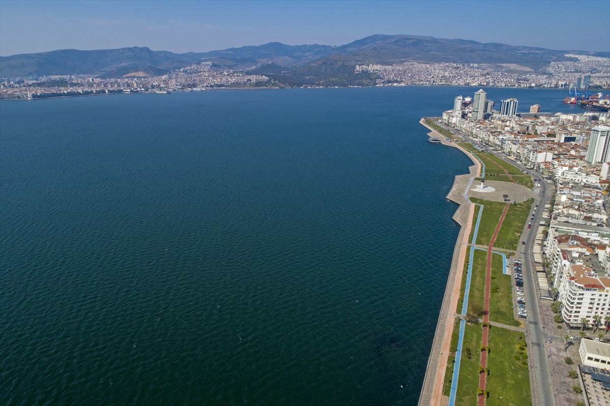 Yasak sonrası İzmir hayalet şehre dönüştü!