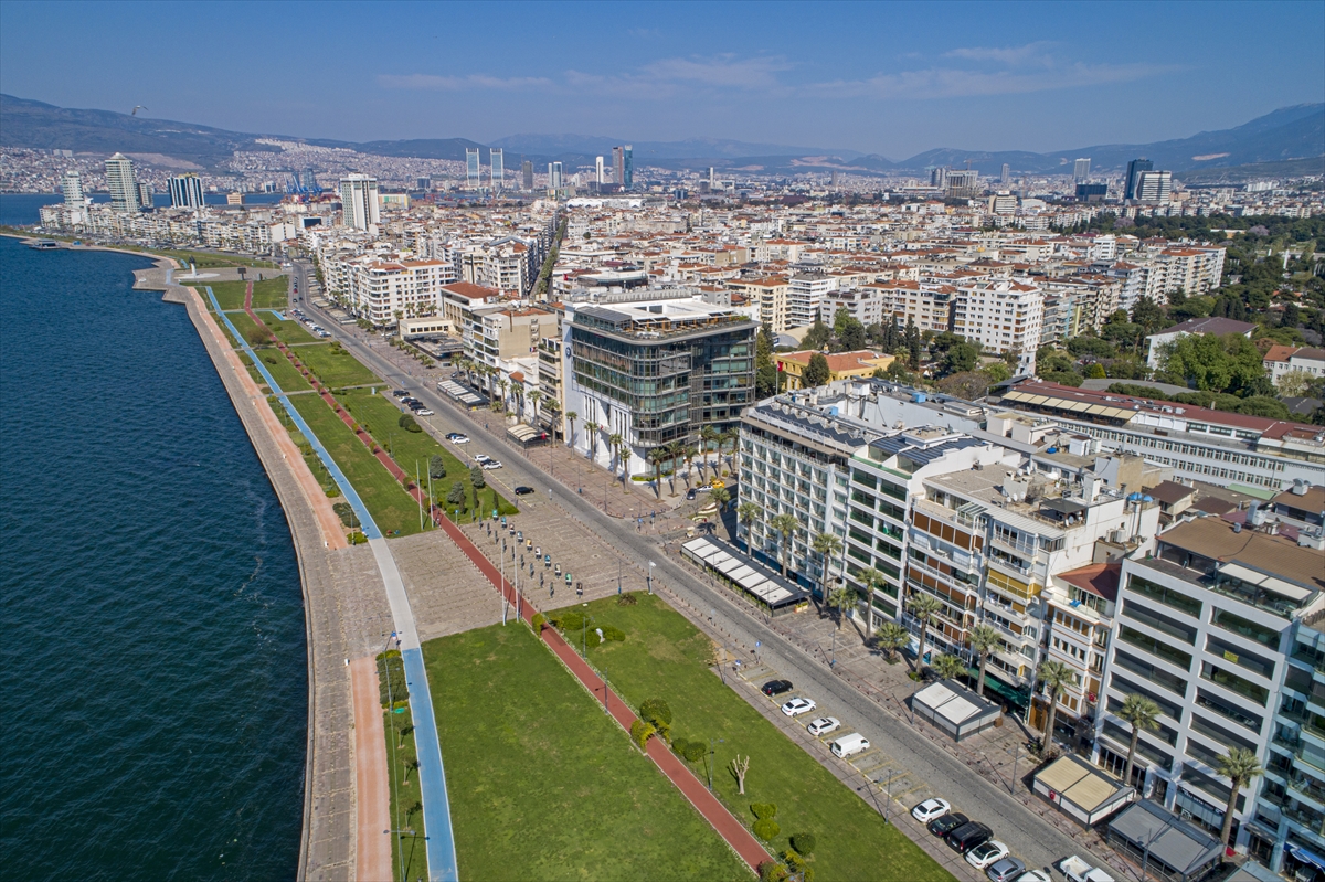 Yasak sonrası İzmir hayalet şehre dönüştü!