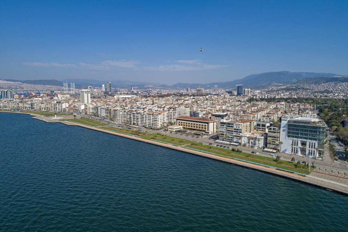Yasak sonrası İzmir hayalet şehre dönüştü!