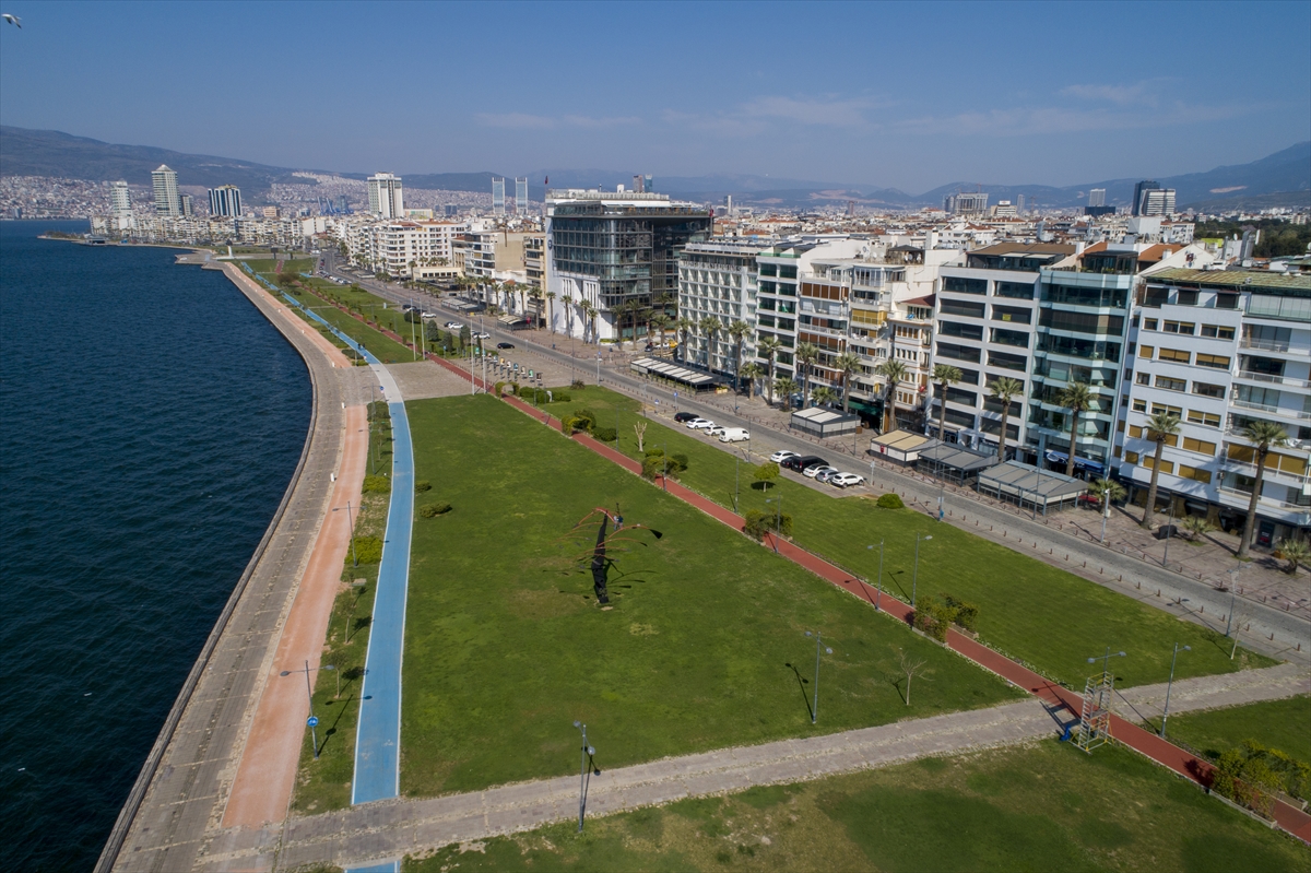 Yasak sonrası İzmir hayalet şehre dönüştü!