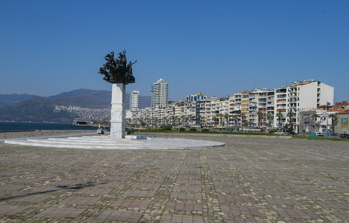 Yasak sonrası İzmir hayalet şehre dönüştü!