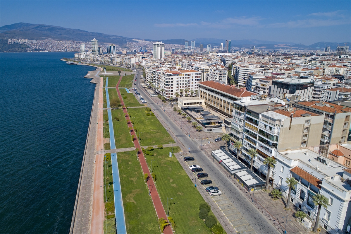 Yasak sonrası İzmir hayalet şehre dönüştü!