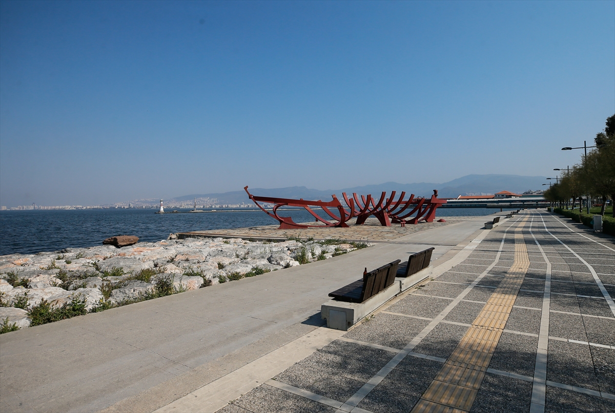 Yasak sonrası İzmir hayalet şehre dönüştü!