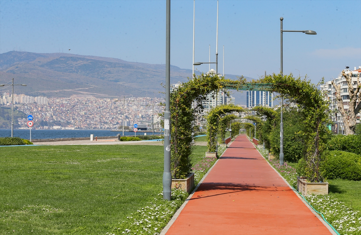 Yasak sonrası İzmir hayalet şehre dönüştü!