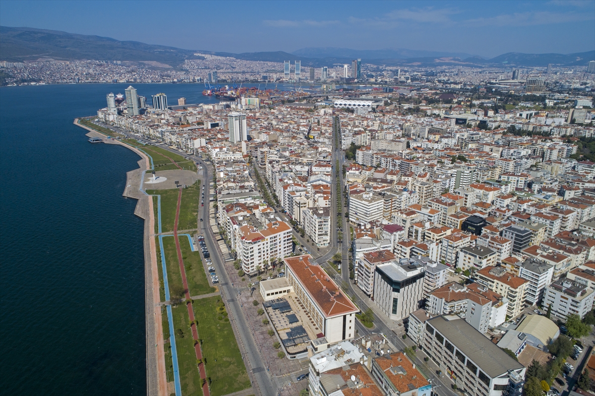 Yasak sonrası İzmir hayalet şehre dönüştü!