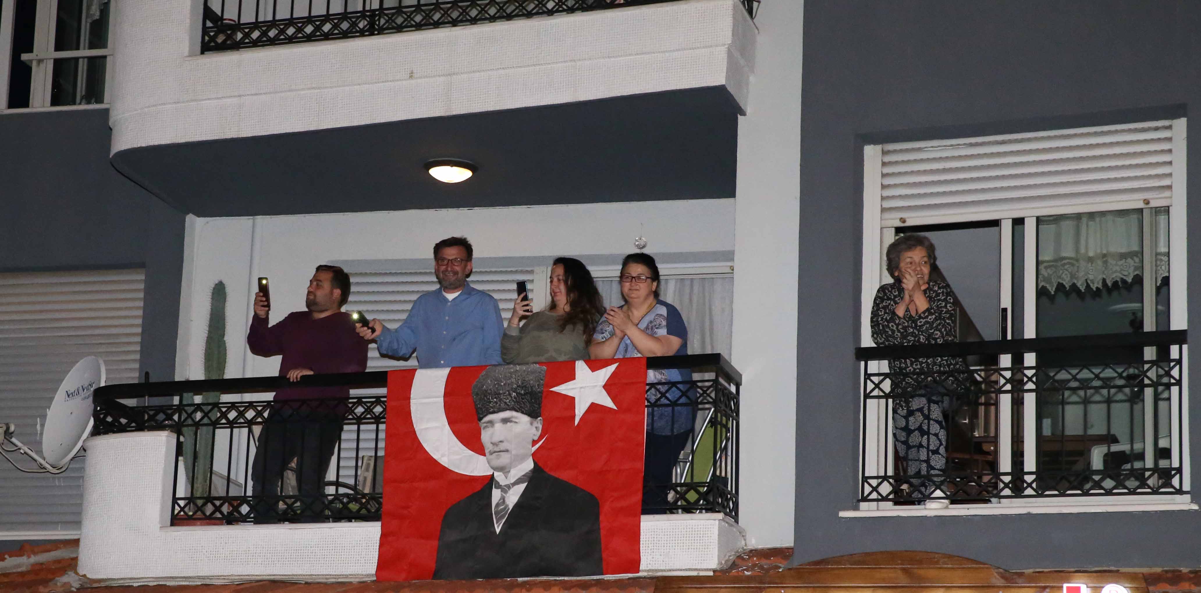 Bostanlı’da bando sürprizi