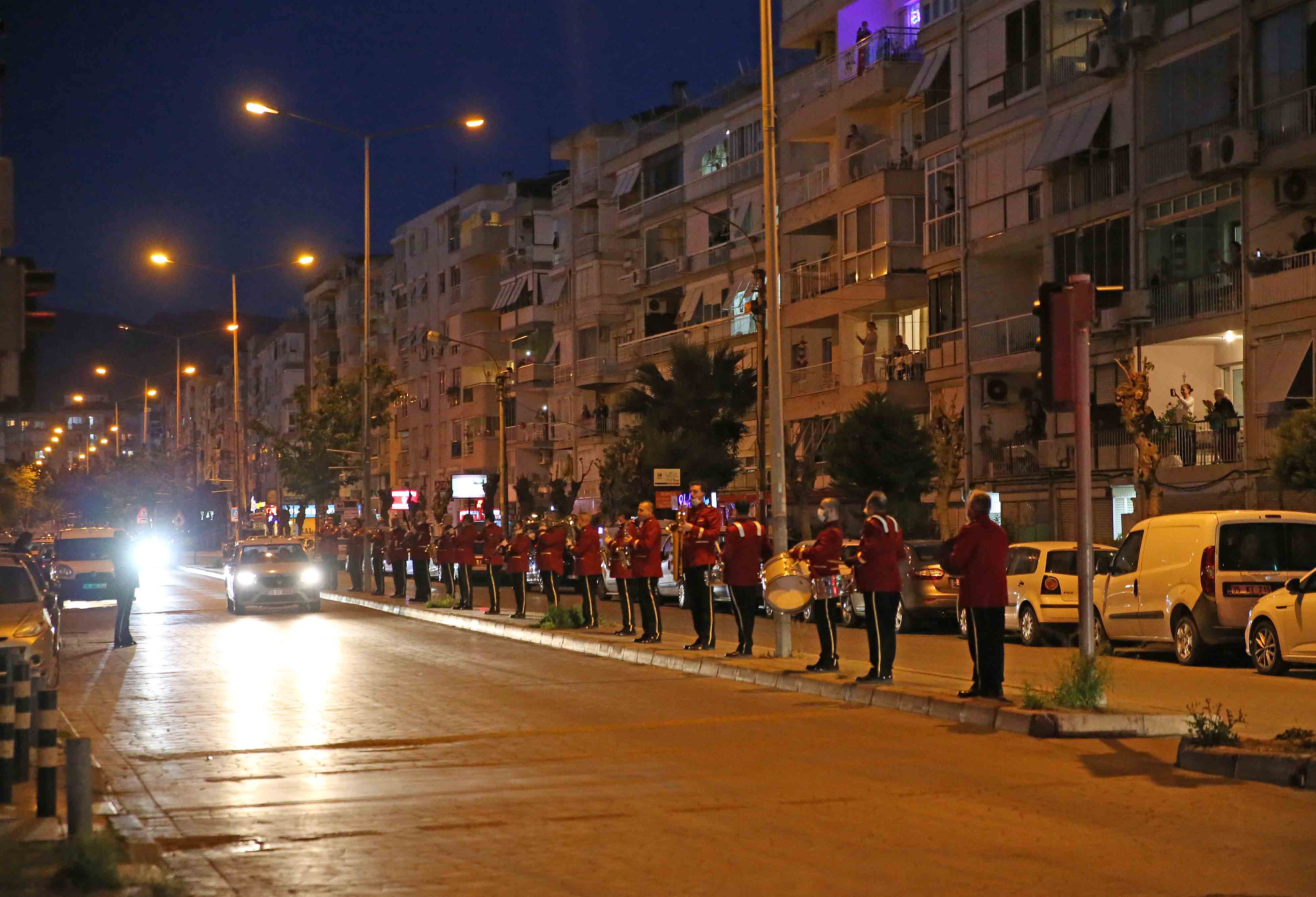 Bostanlı’da bando sürprizi