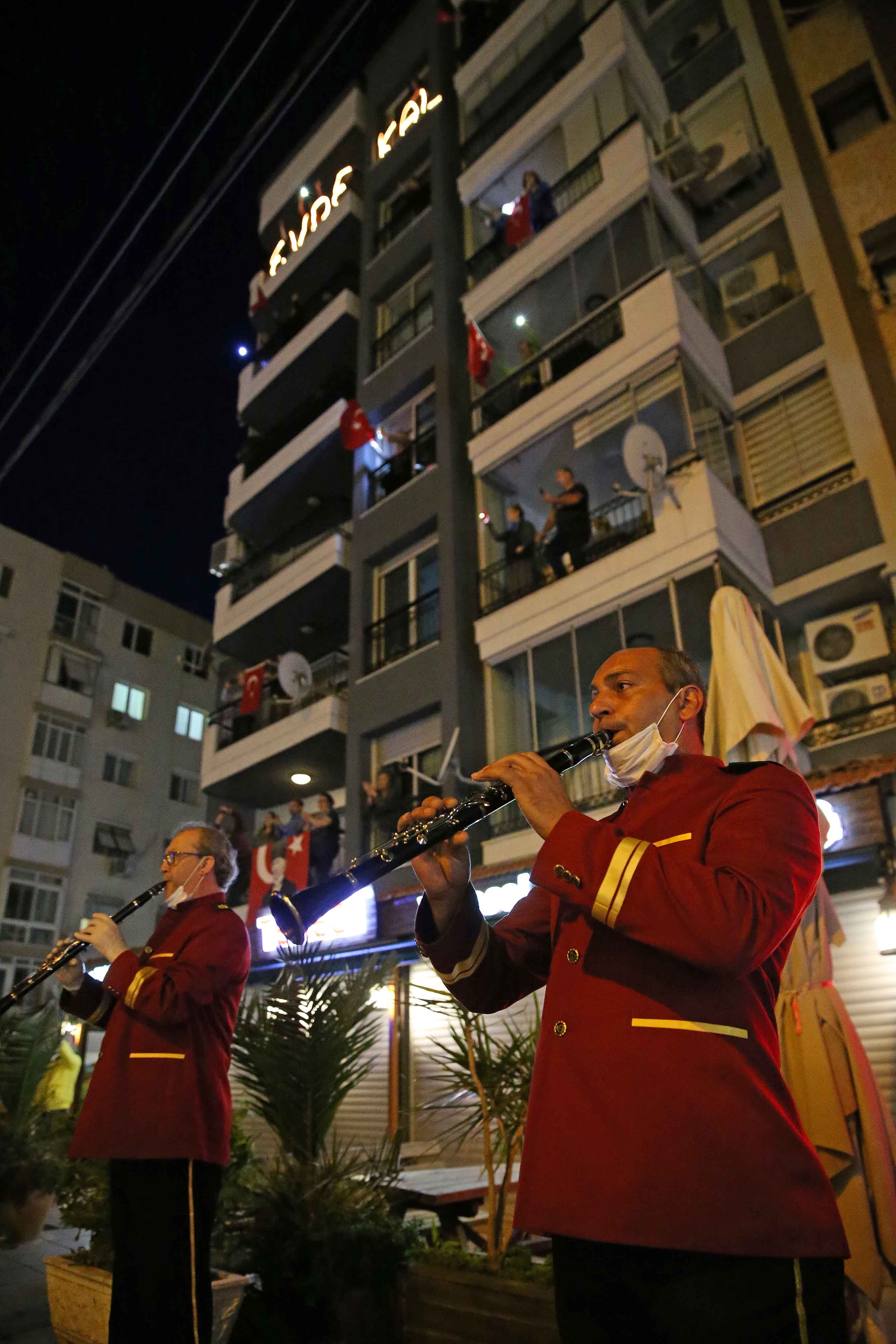 Bostanlı’da bando sürprizi