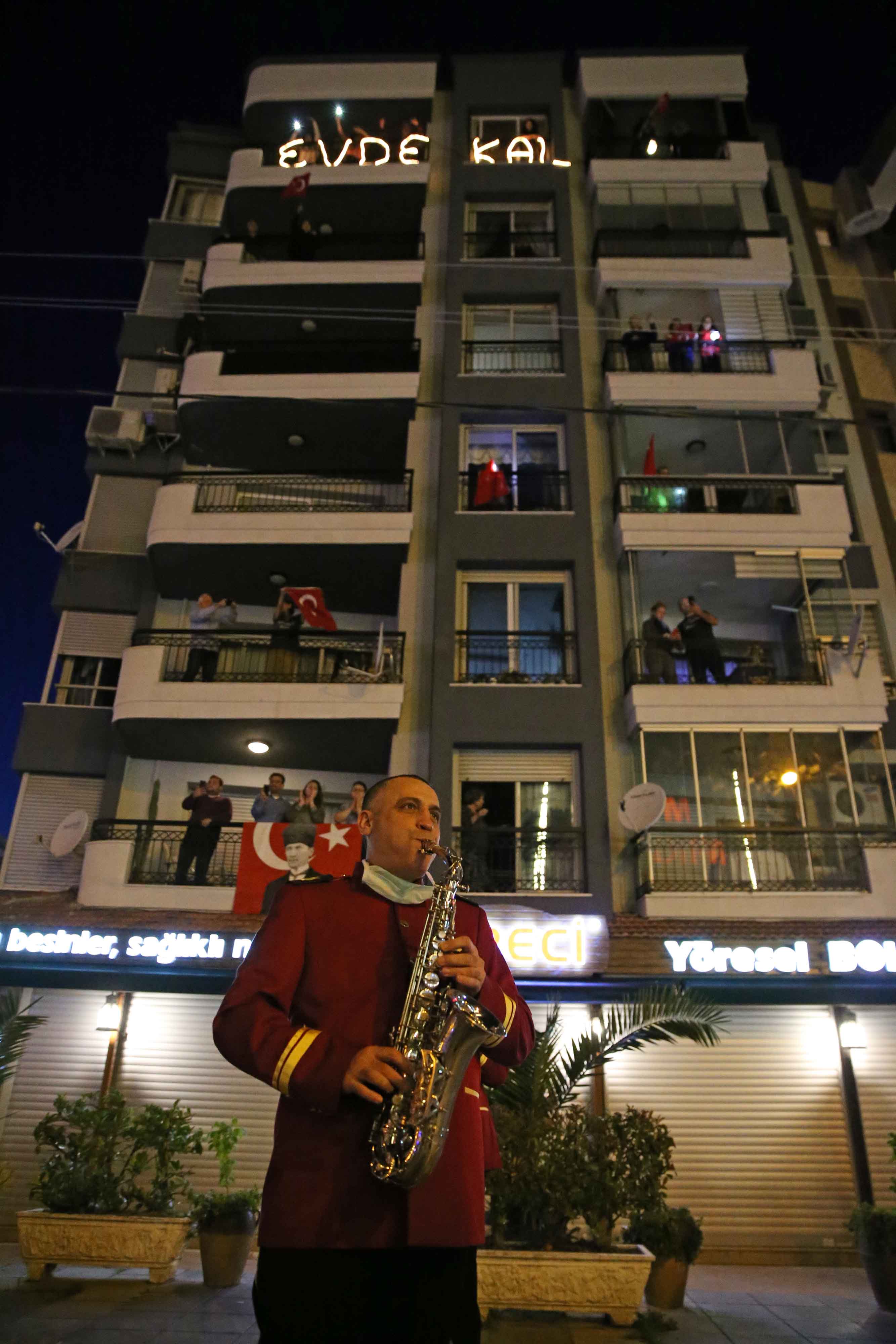 Bostanlı’da bando sürprizi