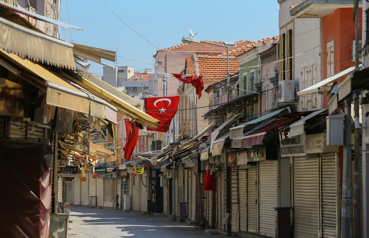 Tarihi Kemeraltı Çarşısı'nda salgın ıssızlığı