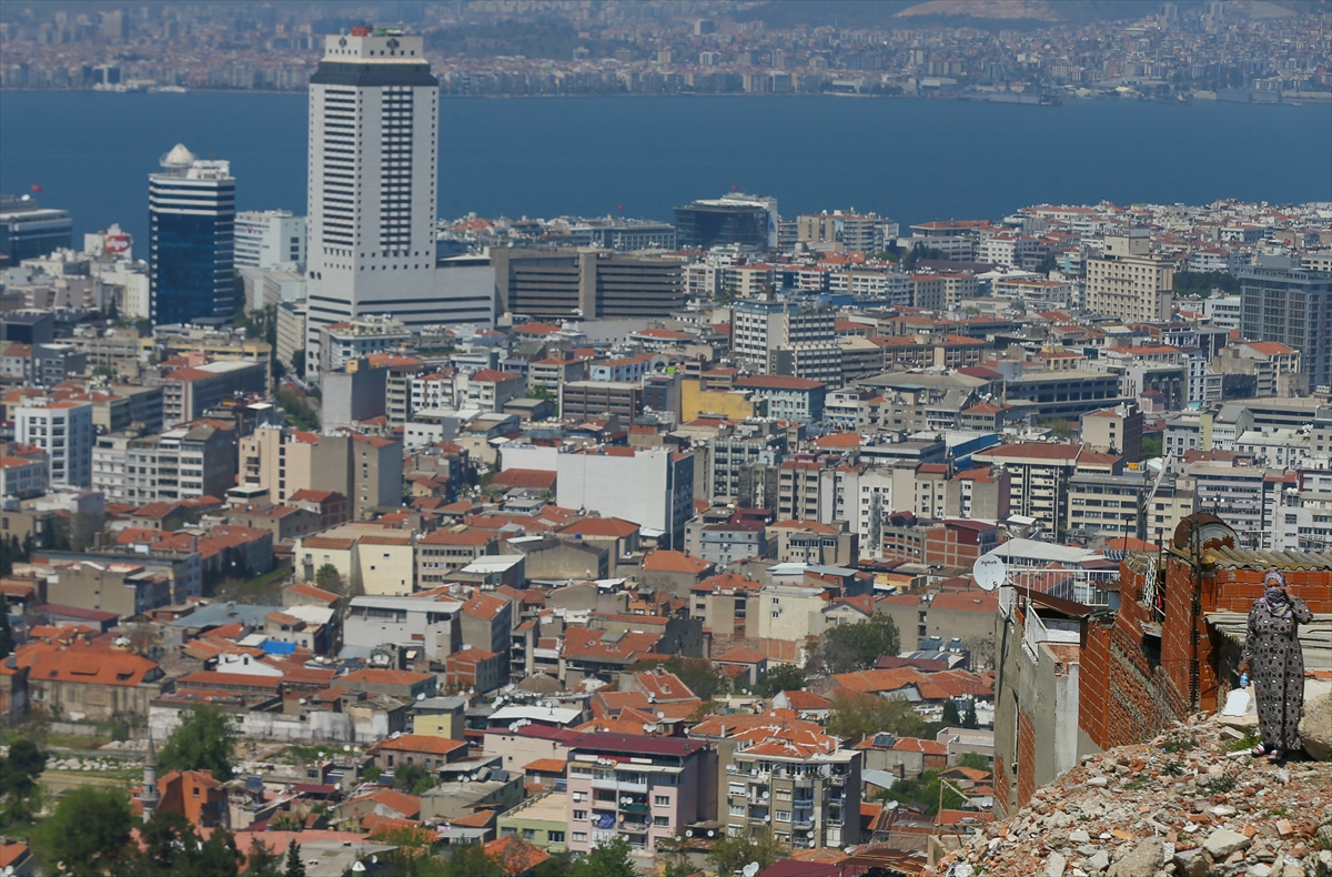 Tarihi Kemeraltı Çarşısı'nda salgın ıssızlığı