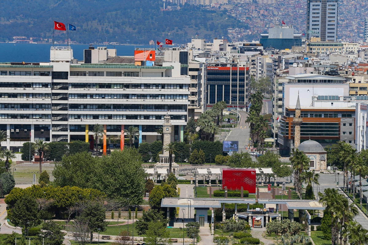 Tarihi Kemeraltı Çarşısı'nda salgın ıssızlığı