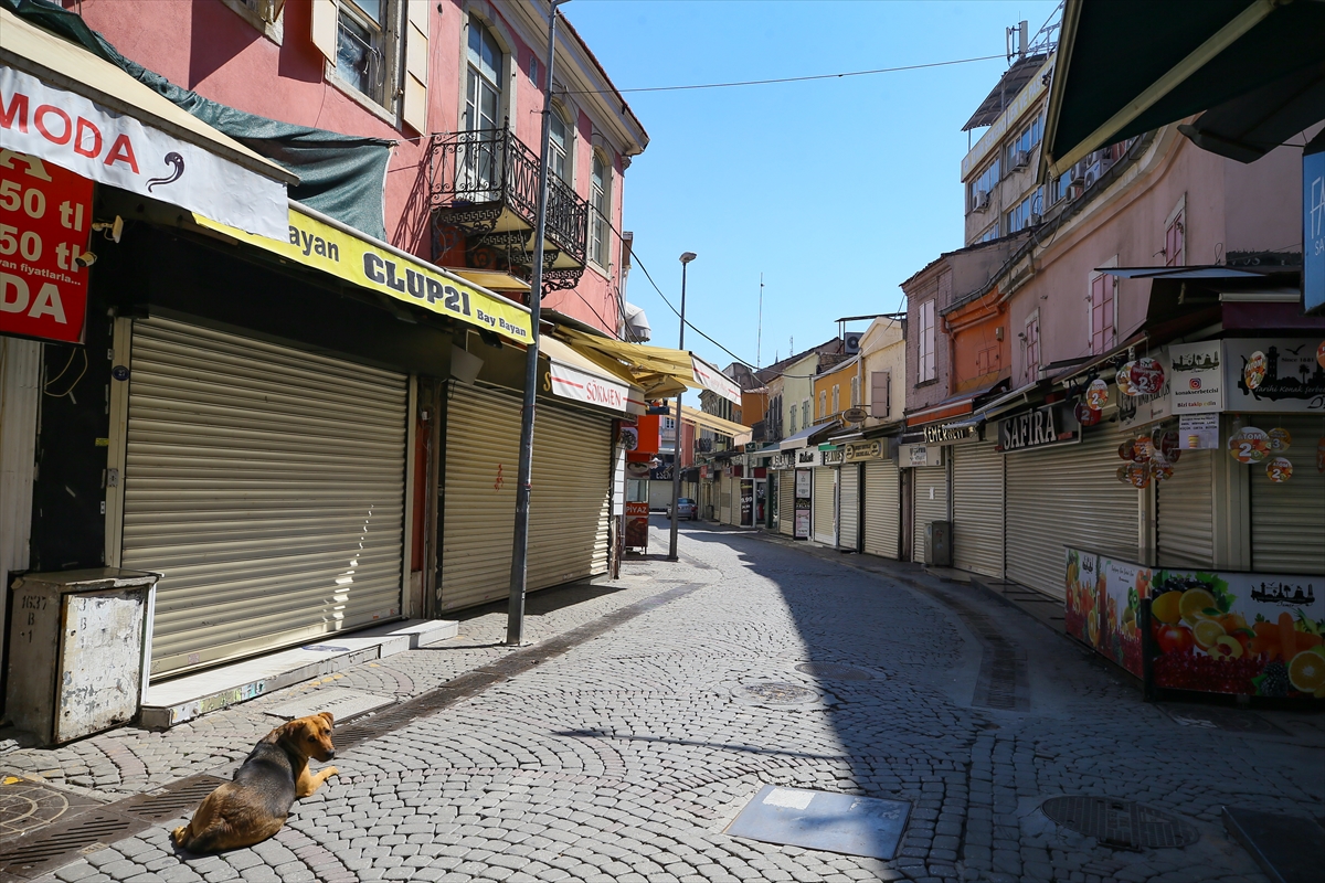 Tarihi Kemeraltı Çarşısı'nda salgın ıssızlığı
