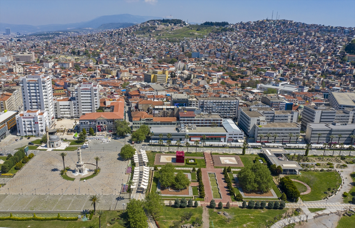 Tarihi Kemeraltı Çarşısı'nda salgın ıssızlığı