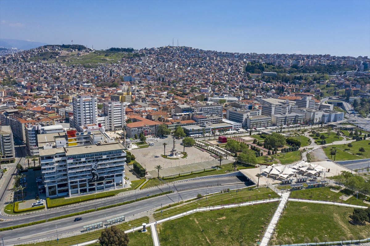 Tarihi Kemeraltı Çarşısı'nda salgın ıssızlığı