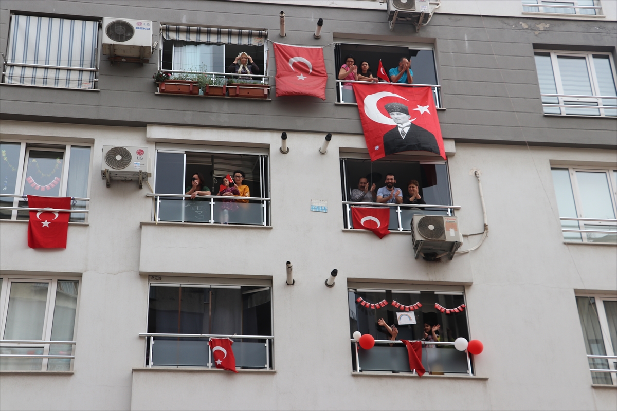 İzmirliler, 100. yılında 23 Nisan'ı kutluyor