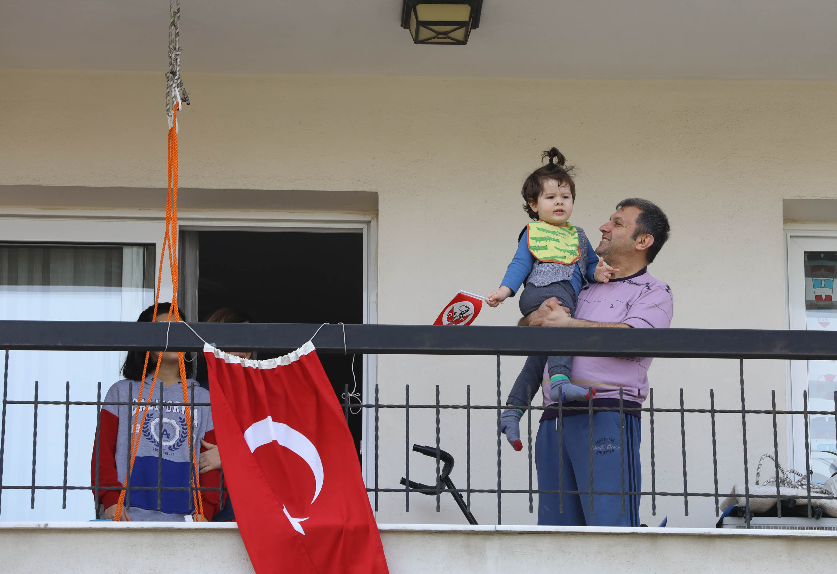 Buca’da 23 Nisan coşkusu evlere sığmadı