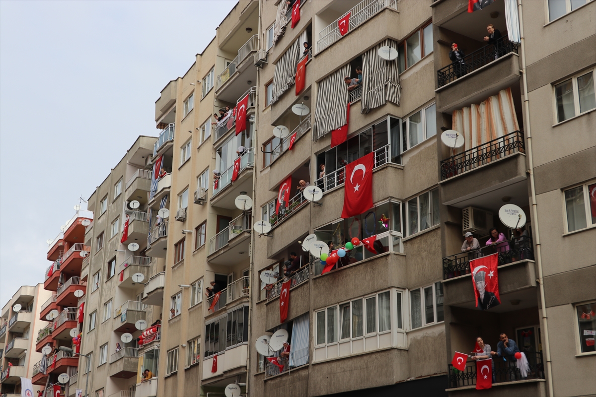 İzmirliler, 100. yılında 23 Nisan'ı kutluyor