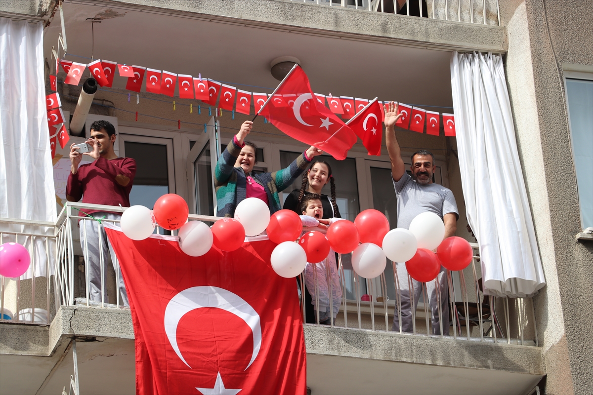 İzmirliler, 100. yılında 23 Nisan'ı kutluyor
