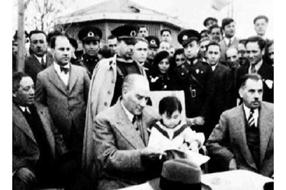 Atatürk'ün çocuk sevgisi