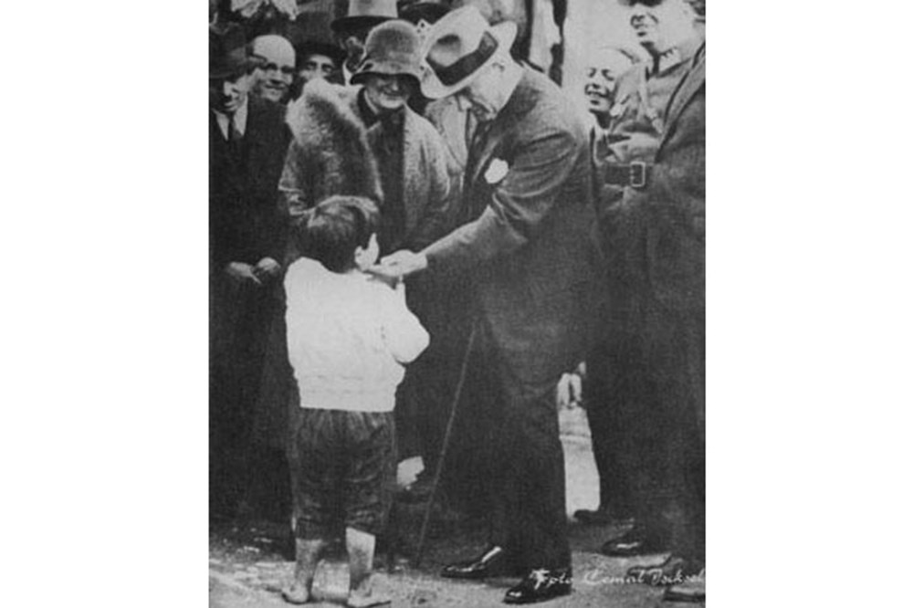 Atatürk'ün çocuk sevgisi