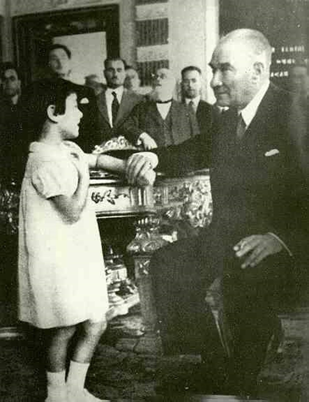 Atatürk'ün çocuk sevgisi