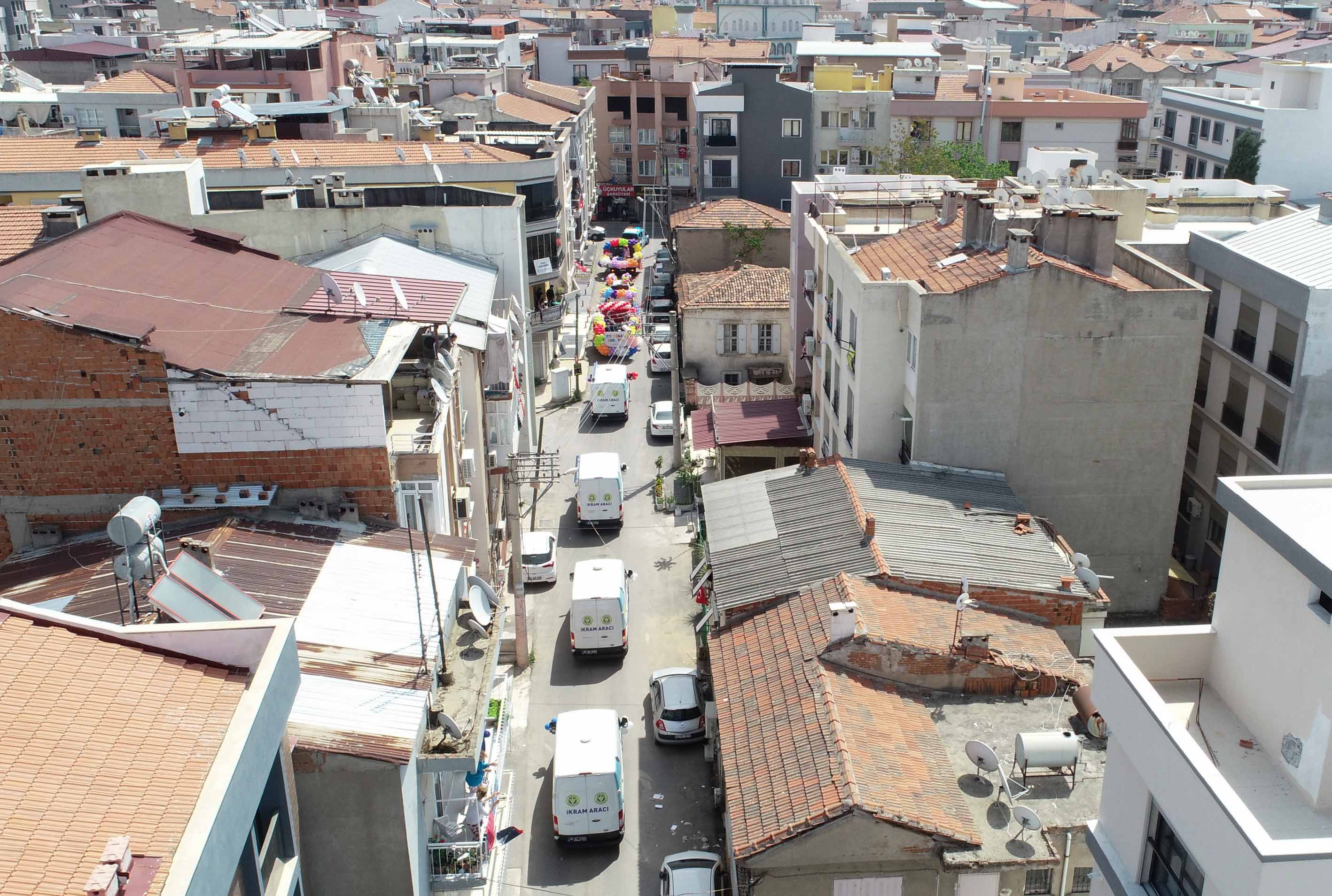 Buca’da 23 Nisan coşkusu evlere sığmadı