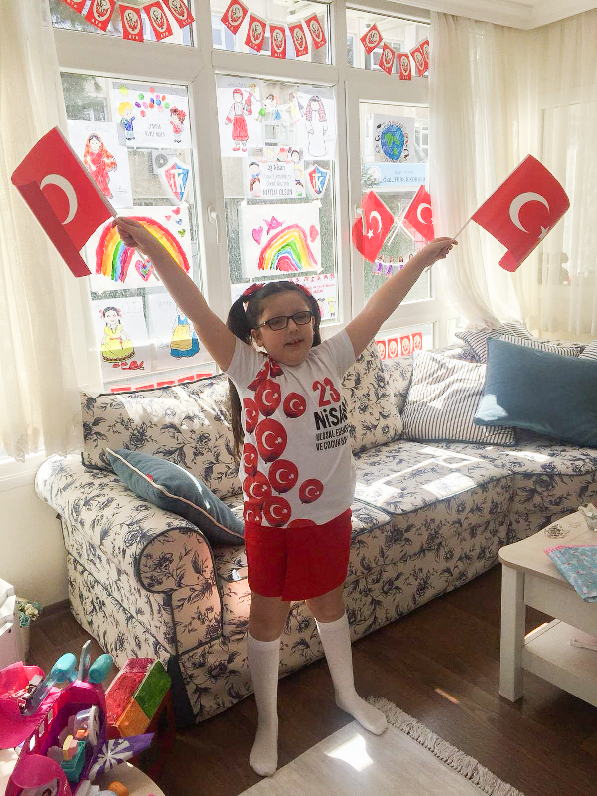 İzmir Emniyeti 23 Nisan'ı kortejle kutladı