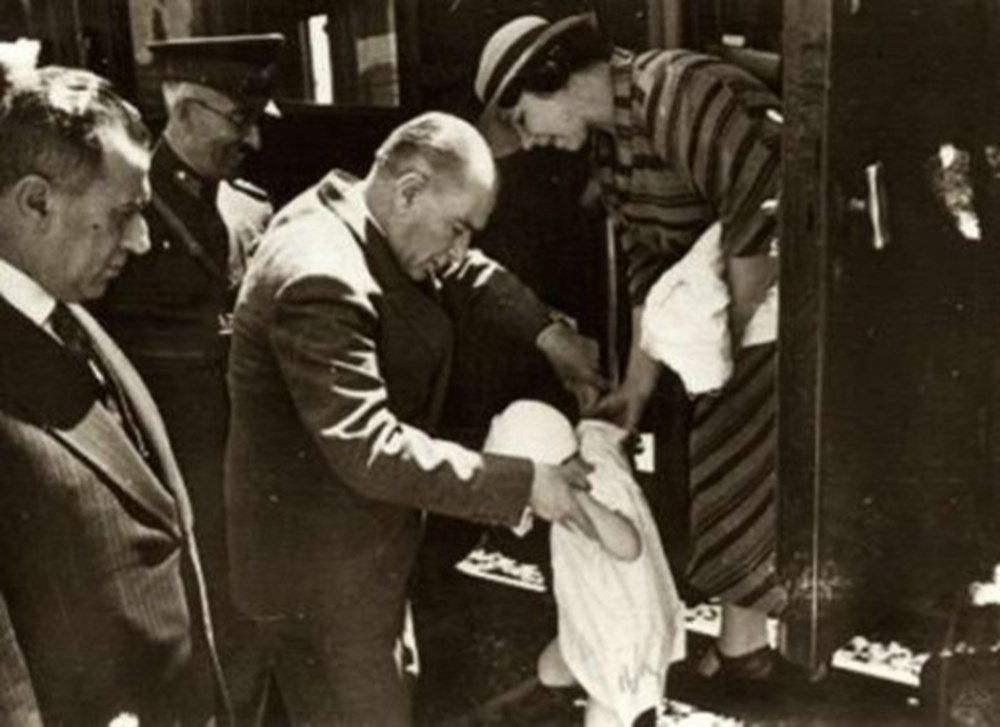 Atatürk'ün çocuk sevgisi