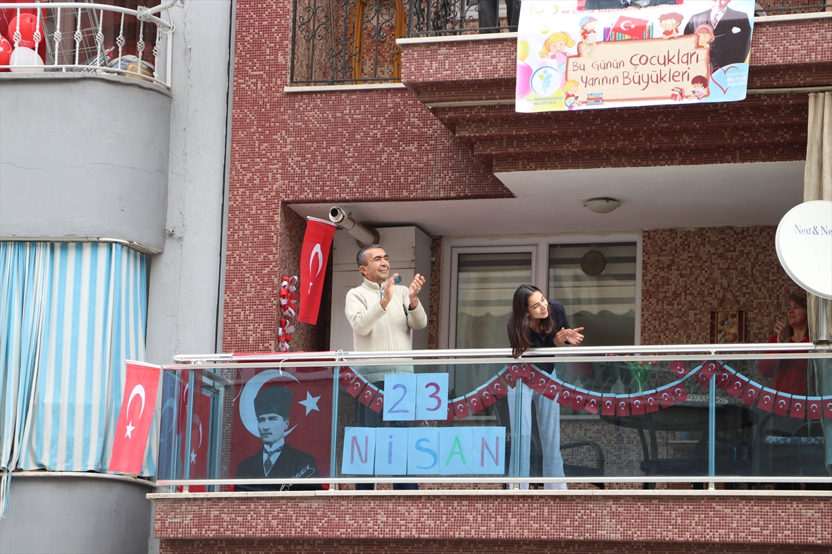 İzmirliler, 100. yılında 23 Nisan'ı kutluyor