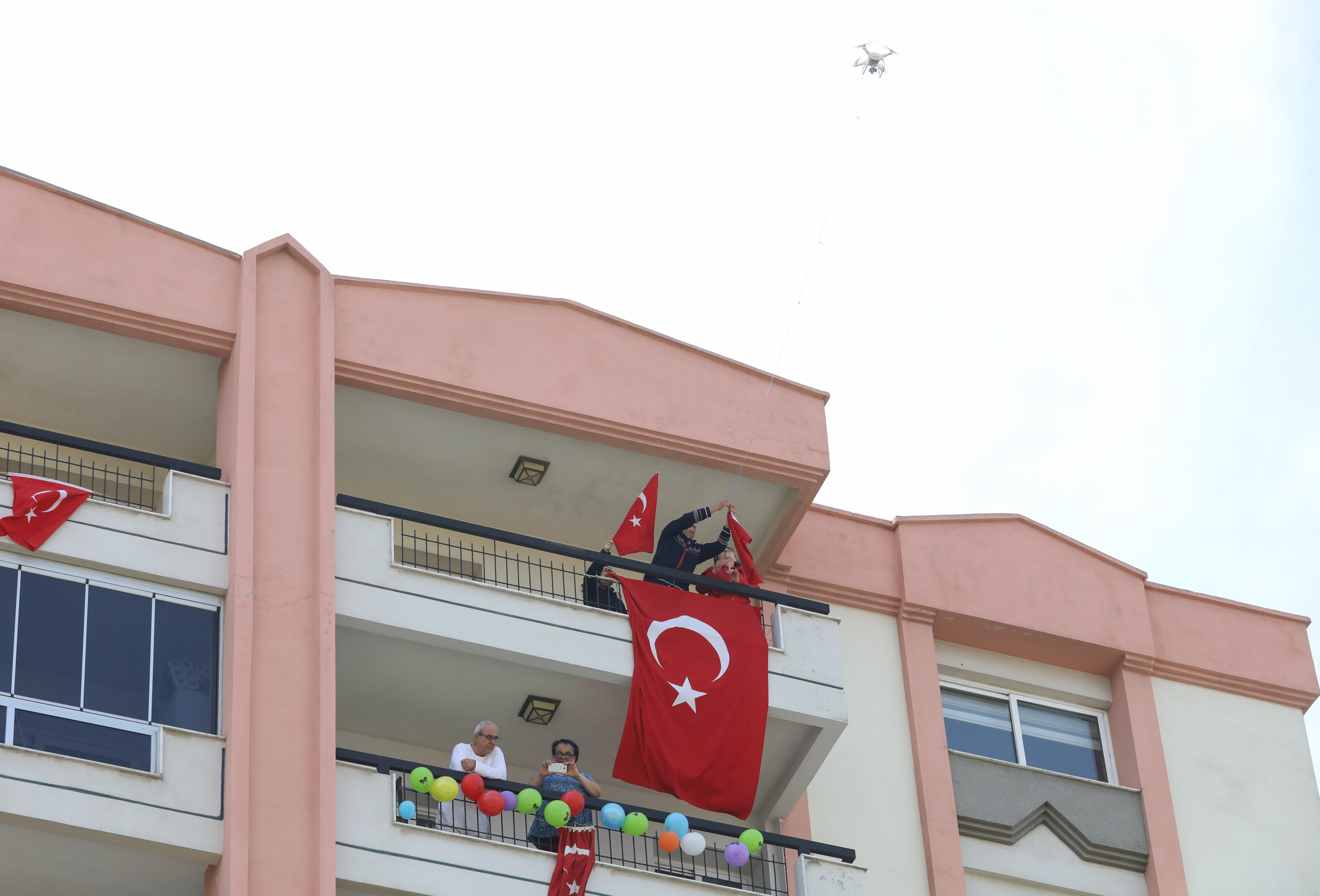Buca’da 23 Nisan coşkusu evlere sığmadı