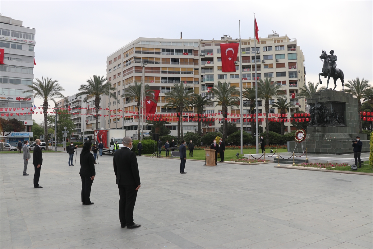 İzmirliler, 100. yılında 23 Nisan'ı kutluyor