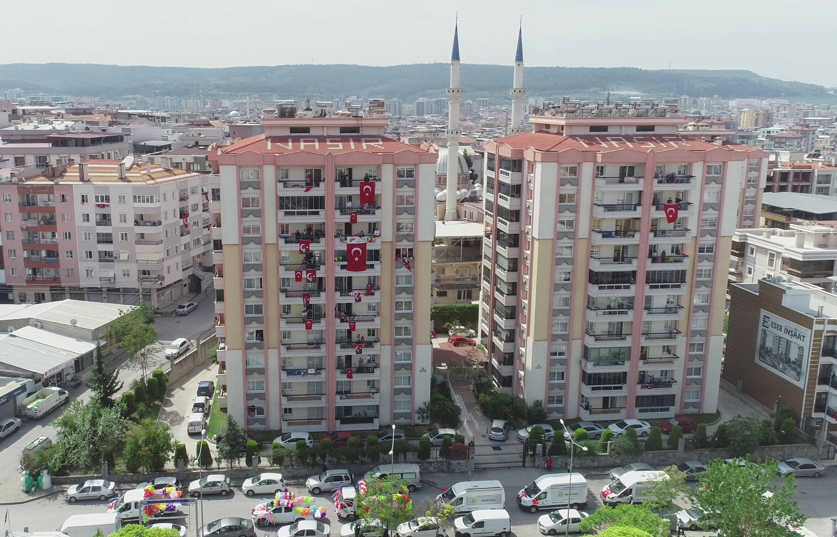 Buca’da 23 Nisan coşkusu evlere sığmadı