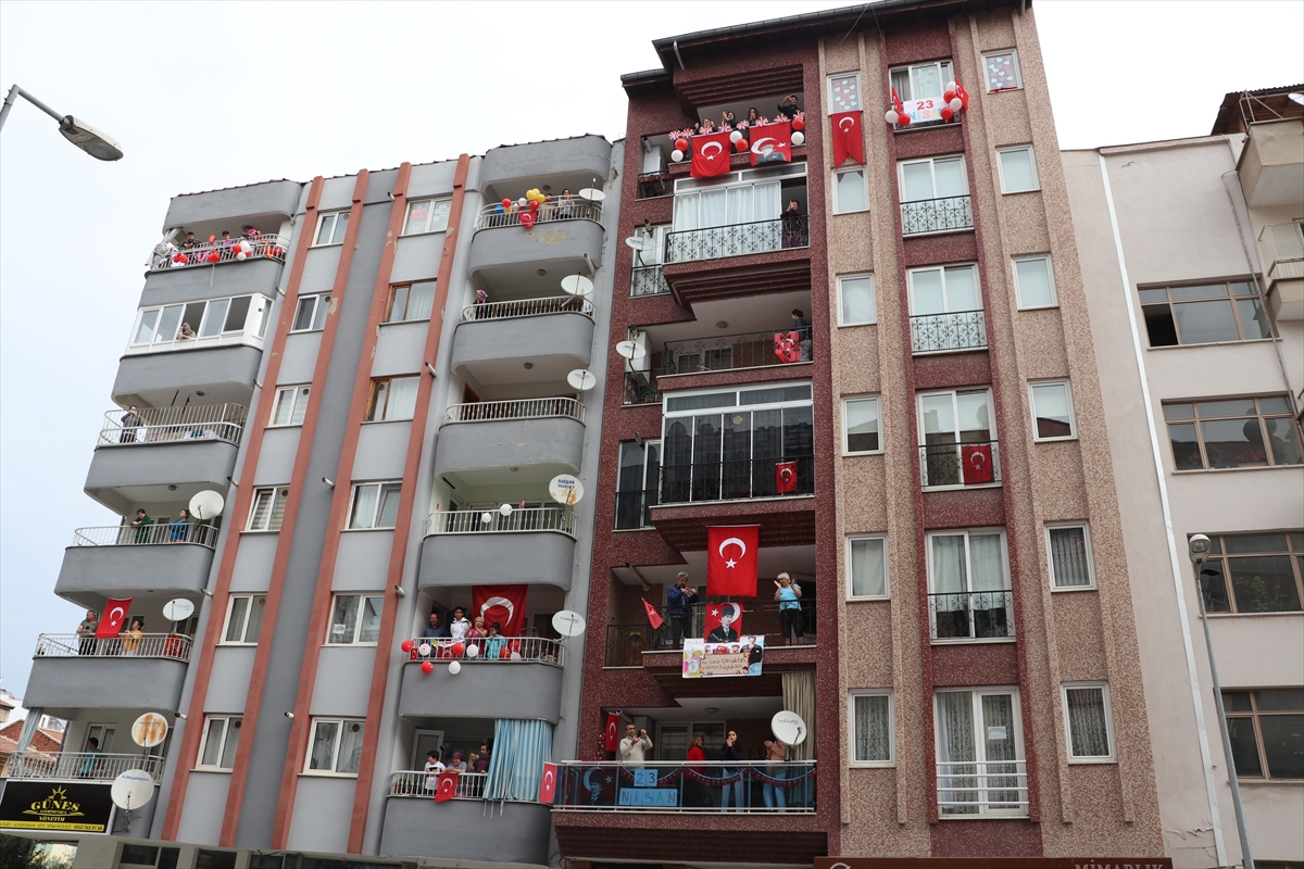 İzmirliler, 100. yılında 23 Nisan'ı kutluyor
