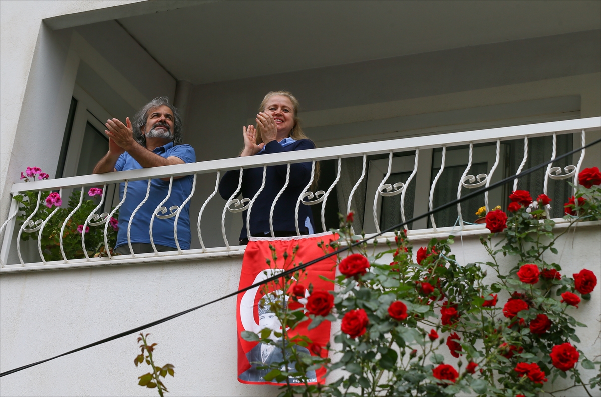 İzmirliler, 100. yılında 23 Nisan'ı kutluyor