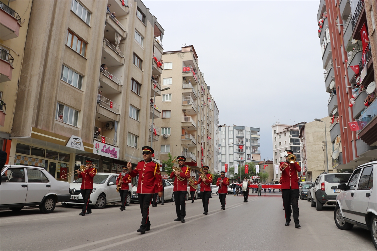 İzmirliler, 100. yılında 23 Nisan'ı kutluyor