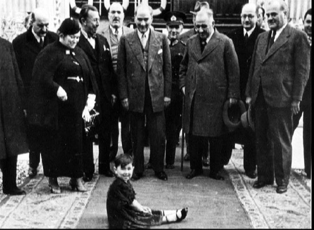 Atatürk'ün çocuk sevgisi