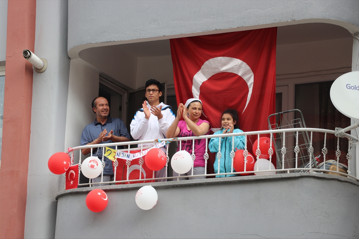 İzmirliler, 100. yılında 23 Nisan'ı kutluyor