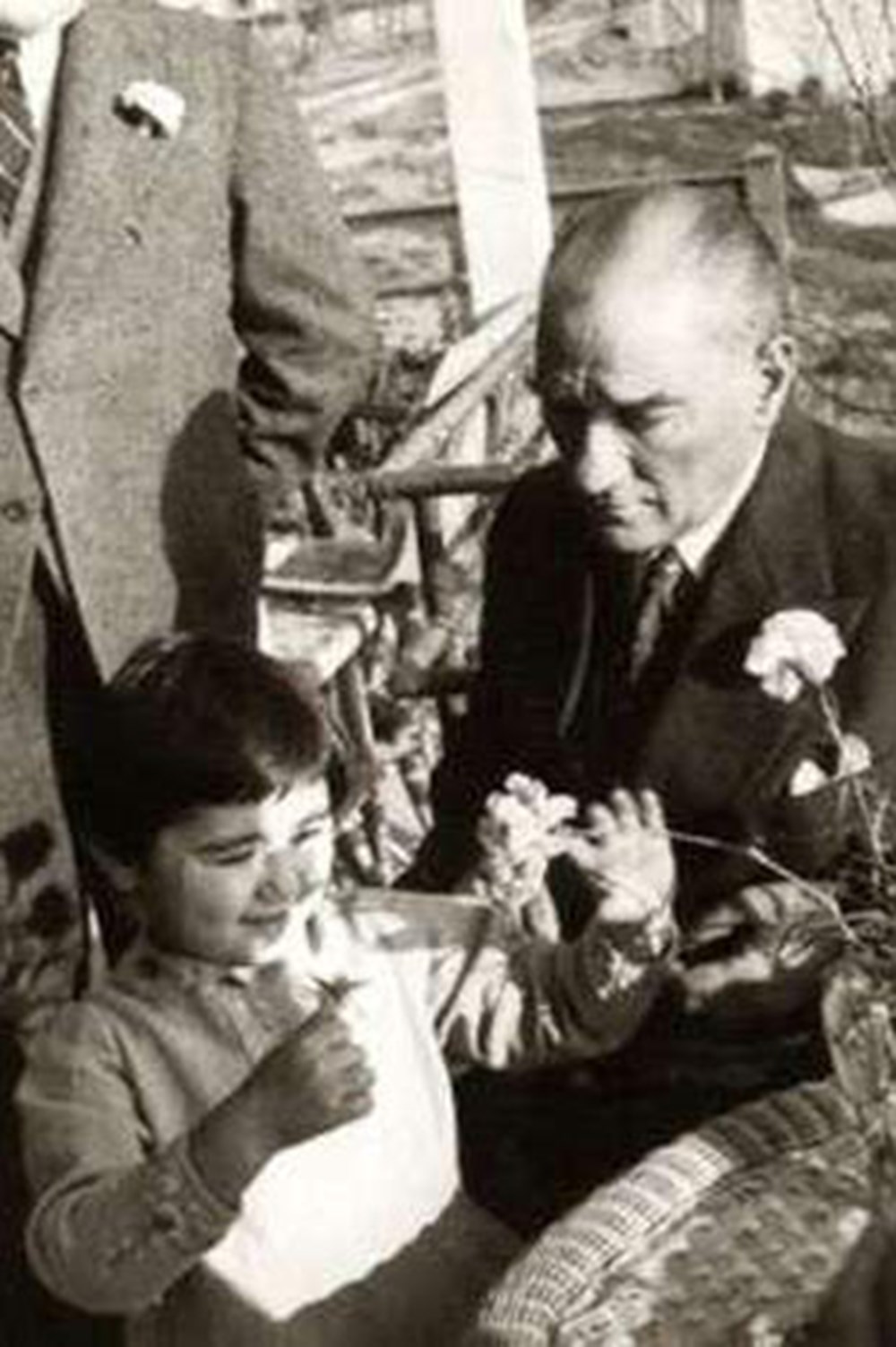 Atatürk'ün çocuk sevgisi