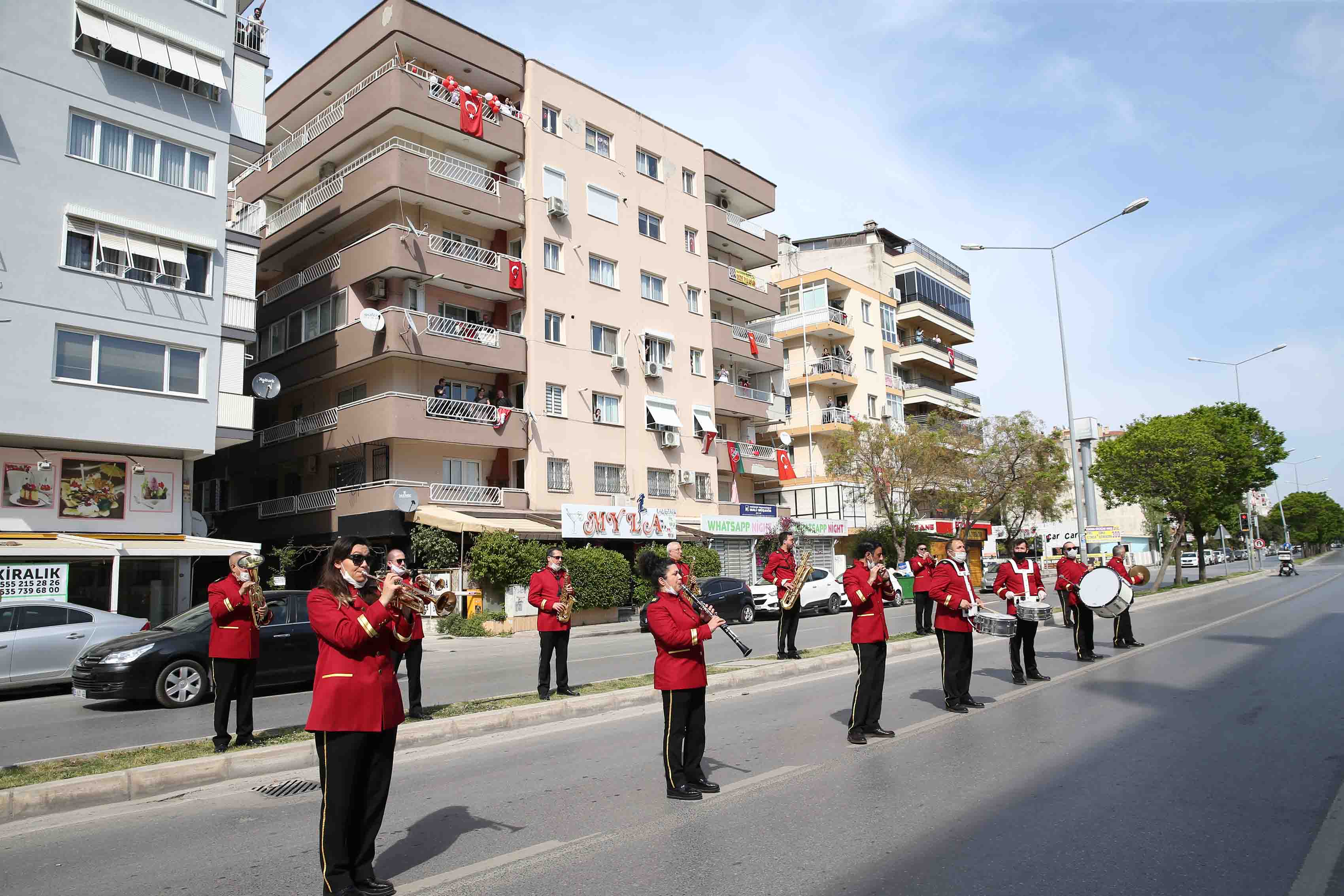 Karşıyaka’yı bayram coşkusu sardı!
