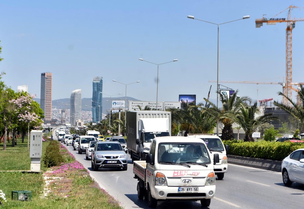 İzmir'de trafik durma noktasına geldi