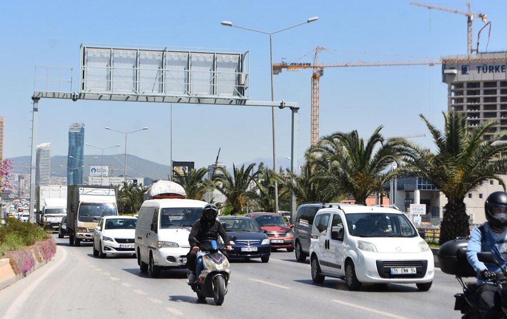 İzmir'de trafik durma noktasına geldi