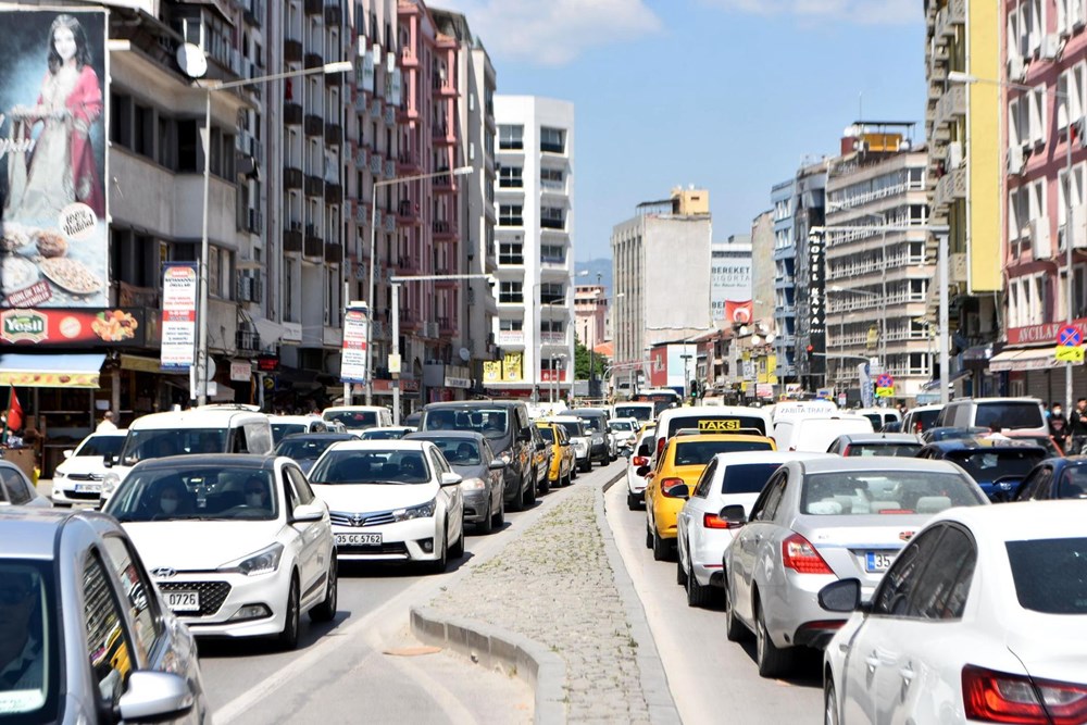 İzmir'de trafik durma noktasına geldi