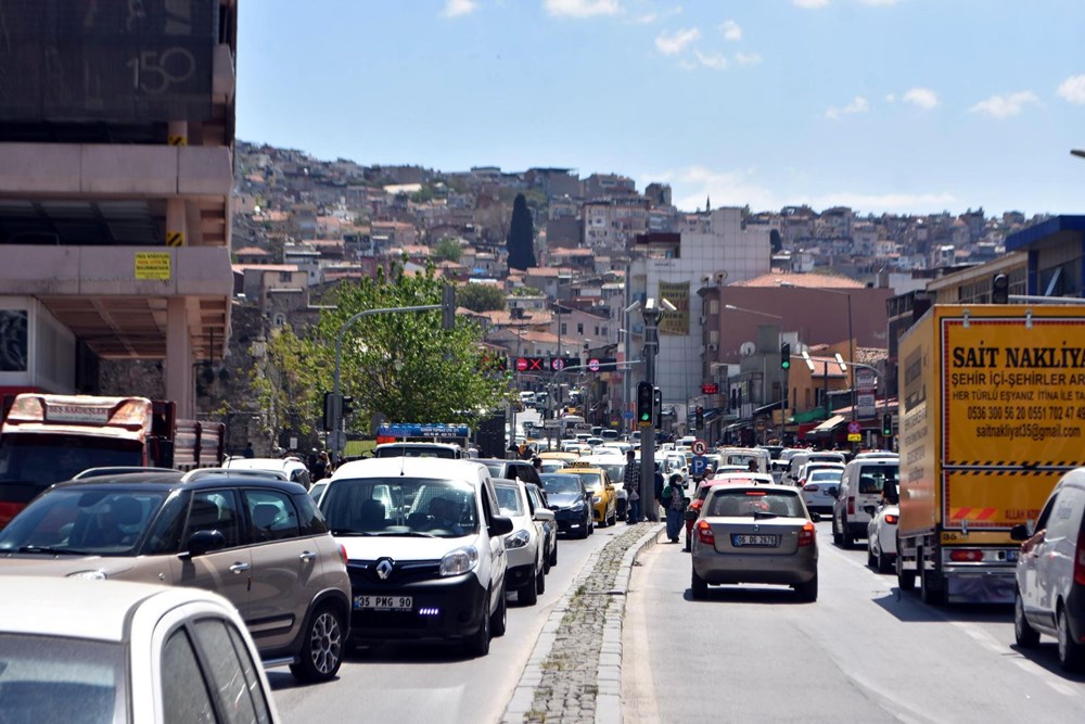 İzmir'de trafik durma noktasına geldi