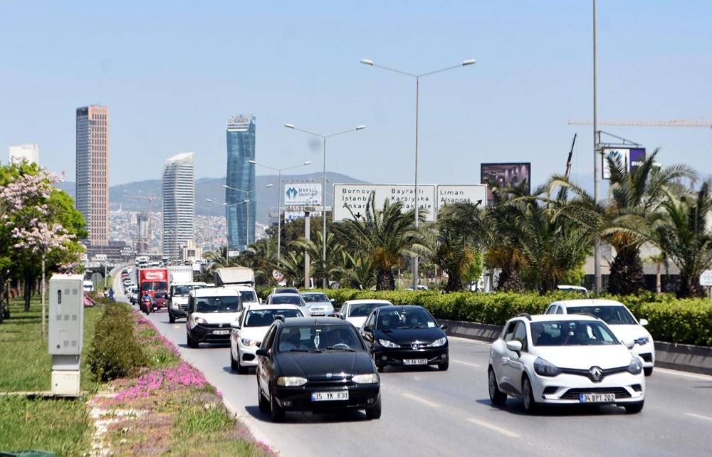 İzmir'de trafik durma noktasına geldi