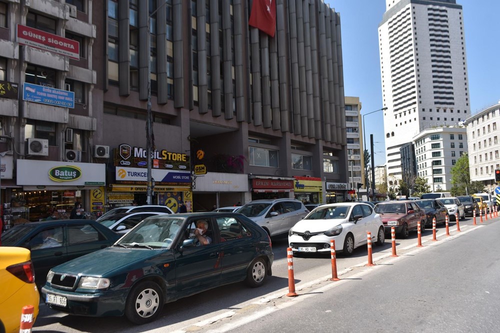 İzmir'de trafik durma noktasına geldi