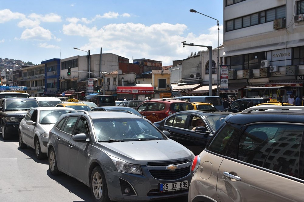 İzmir'de trafik durma noktasına geldi
