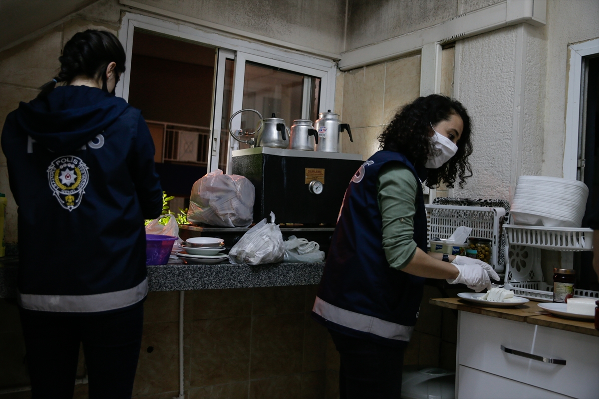Mahallelinin sahur sürprizi polisi duygulandırdı