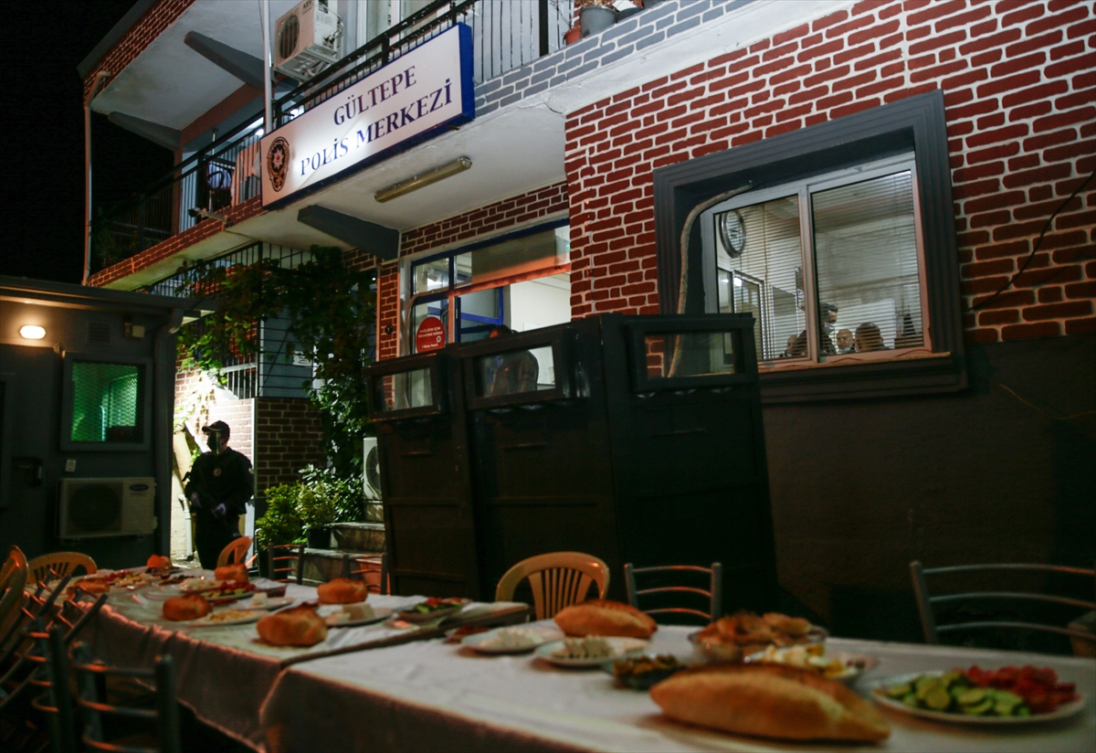 Mahallelinin sahur sürprizi polisi duygulandırdı